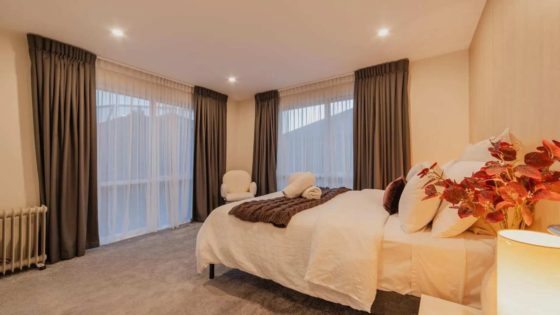 Chic Retreat - Modern Comforts & Game Room Fun Christchurch
