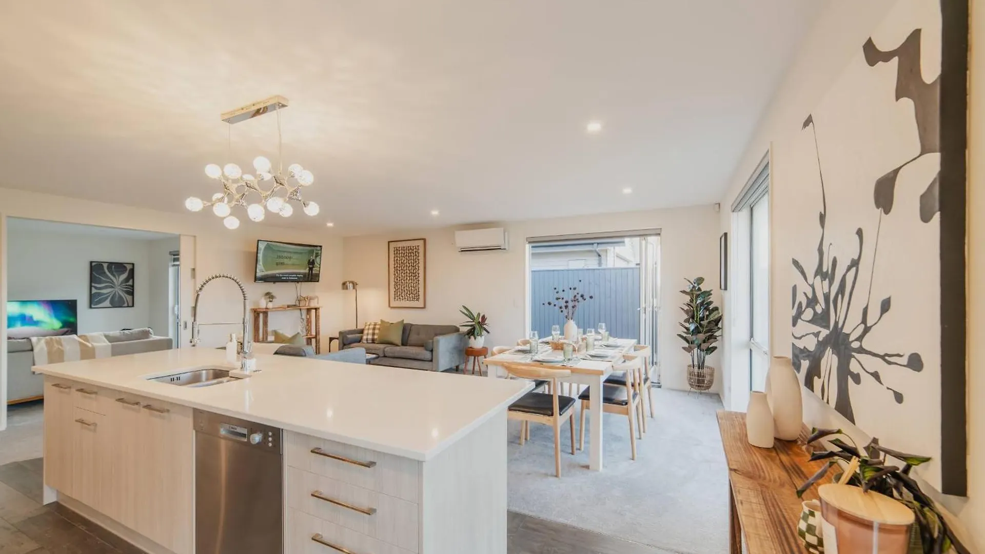 Chic Retreat - Modern Comforts & Game Room Fun Christchurch 0*,