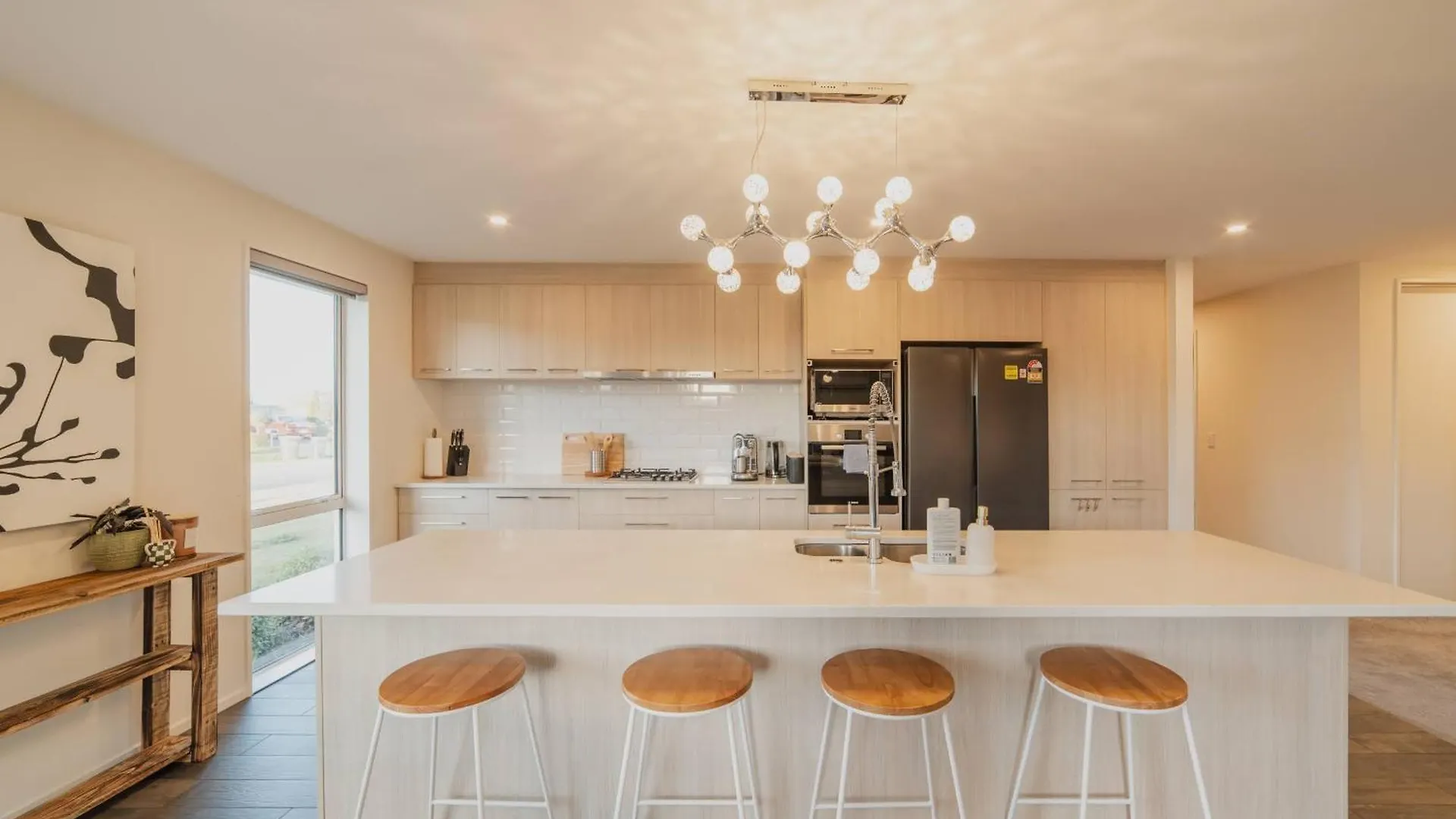 Chic Retreat - Modern Comforts & Game Room Fun Christchurch